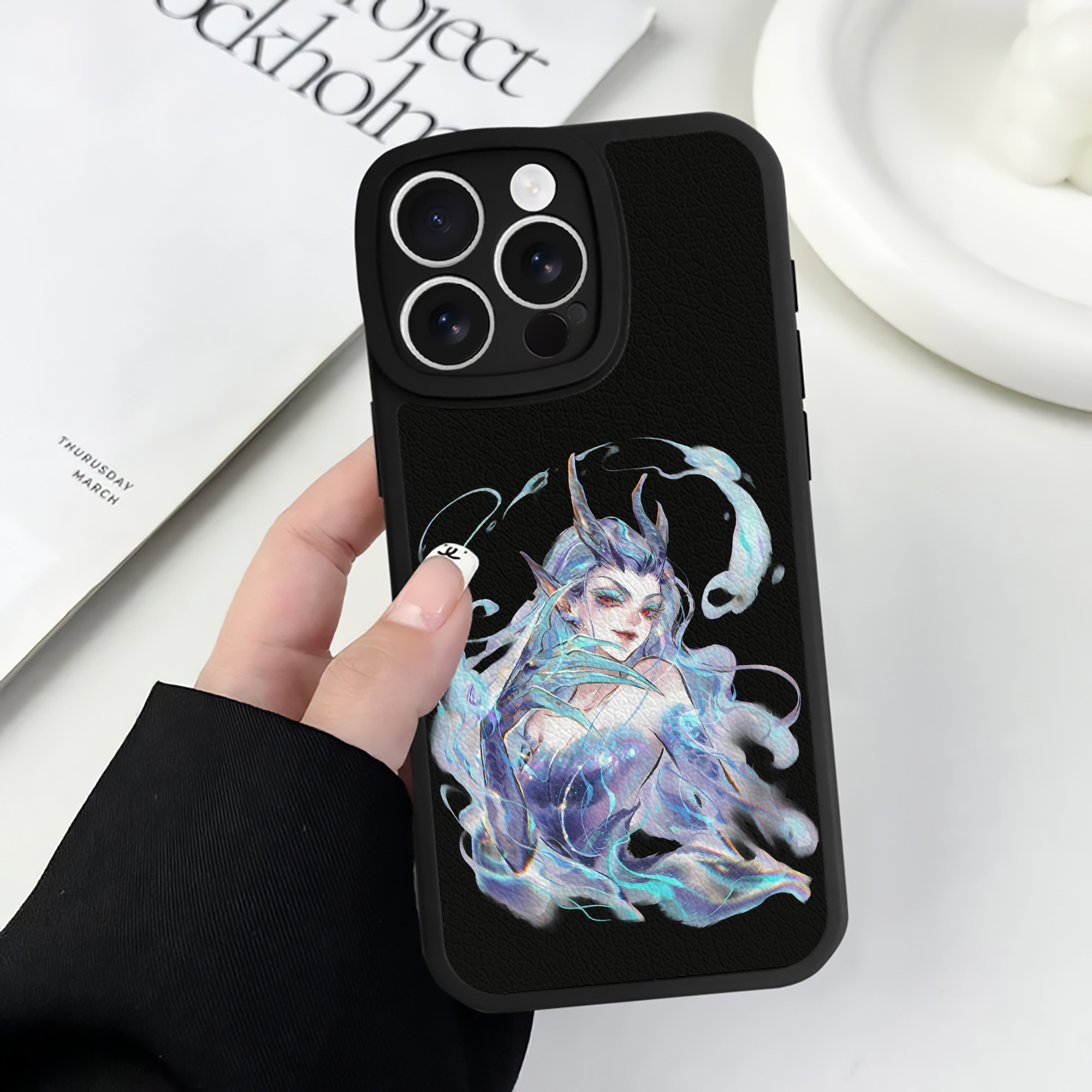 （画像用） Ne Zha 2 ナタ 魔童の大暴れ 【iPhone 16シリーズ対応】シリコンスマホケース（レザー調） 材質：シリコン